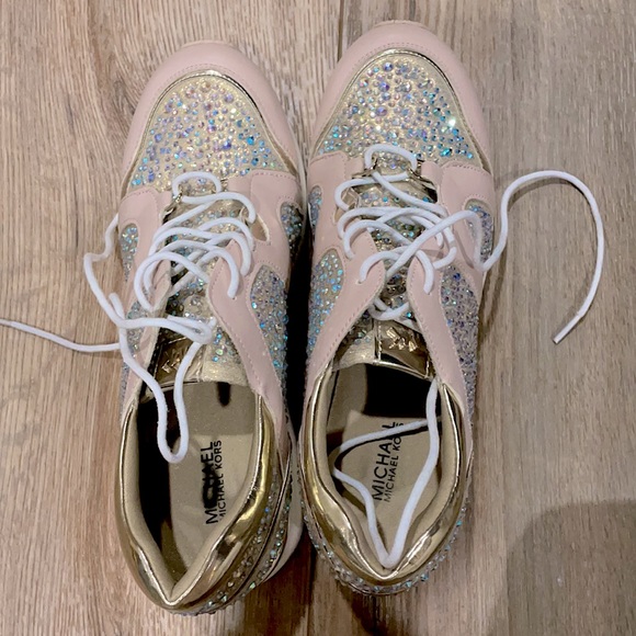 Michael Kors semi-high platform shoes, size US 5. Bottoms are a bit worn. - Picture 3 of 6